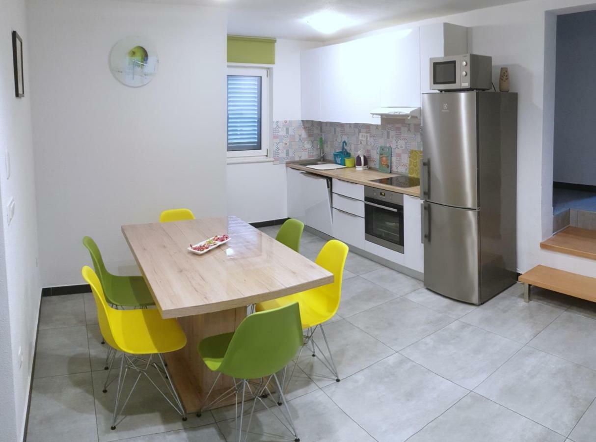 Villa Freya - Vacation House Слатине Екстериор снимка