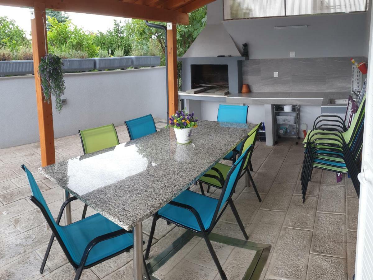 Villa Freya - Vacation House Слатине Екстериор снимка
