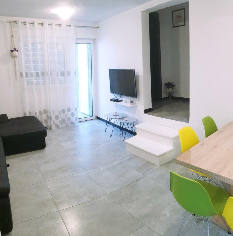 Villa Freya - Vacation House Слатине Екстериор снимка